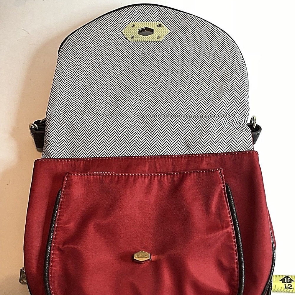 🎉 Steve Madden Red Quilted Flapover Hand Bag 🎉 - Picture 3 of 8